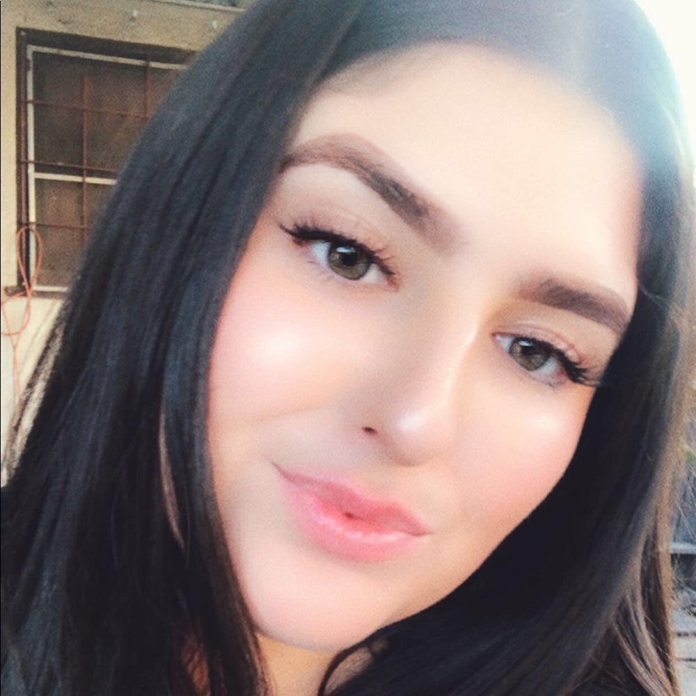 Meet your Posher, Brooke